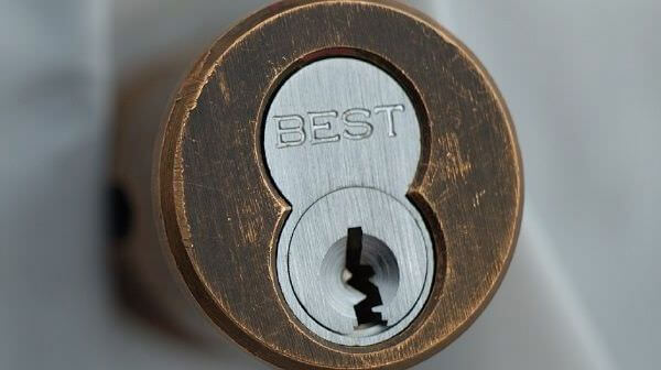 Замена личинки замка входной двери в Воскресенске